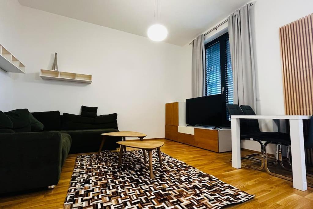 Apartment Holesovice, Garden, Garage Praga Esterno foto